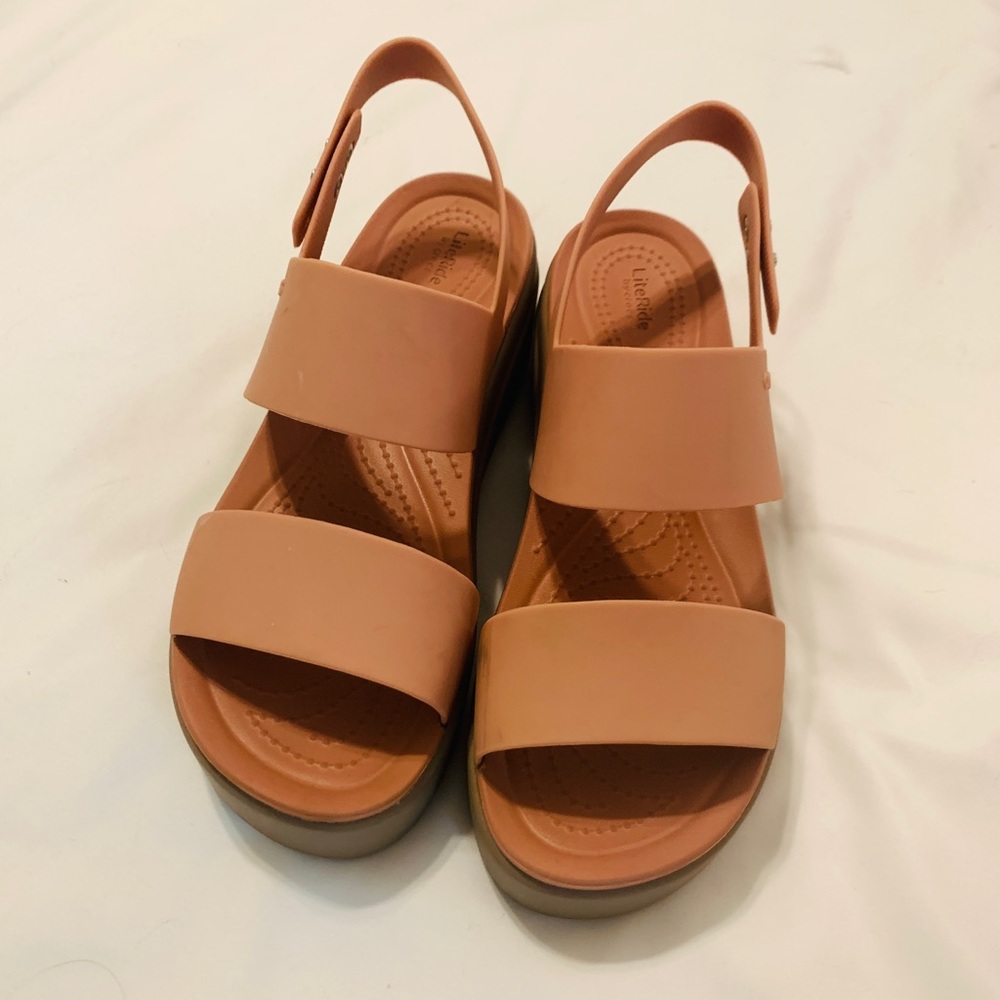 Crocs Womens Brooklyn Platform Wedge Sandal Gem